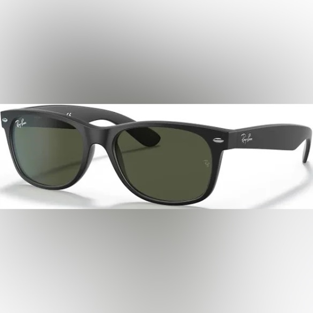 Ray-Ban Wayfarer Sunglasses in Rubber Black